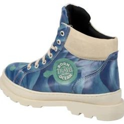 Born To Travel In The Ocean