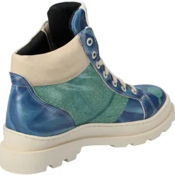 Born To Travel In The Ocean