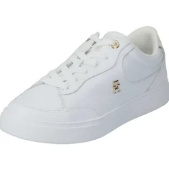 Essential Chic Court Sneaker